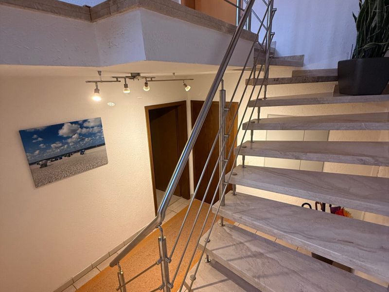 Geländer aus Edelstahl mit durchgehendem Handlauf